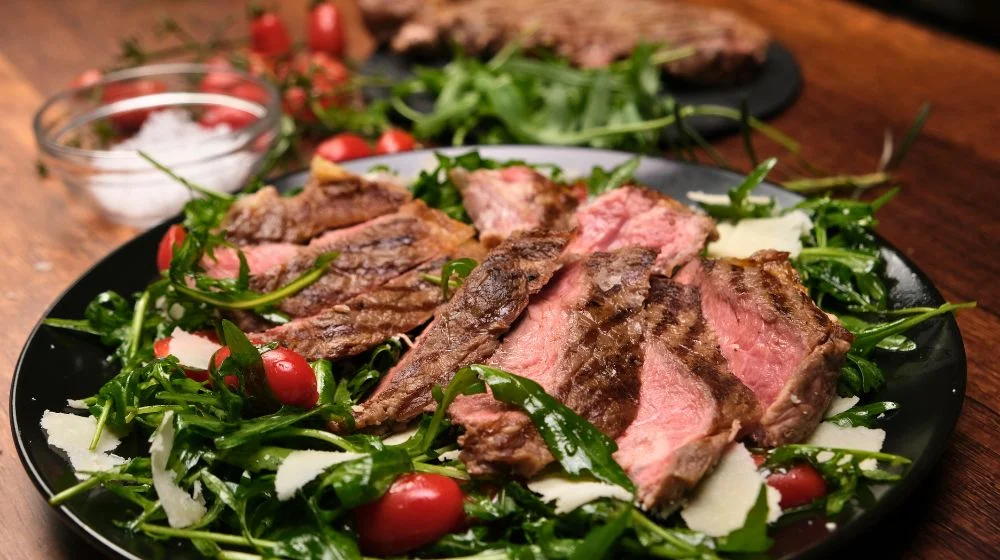 Tagliata con rucola e grana